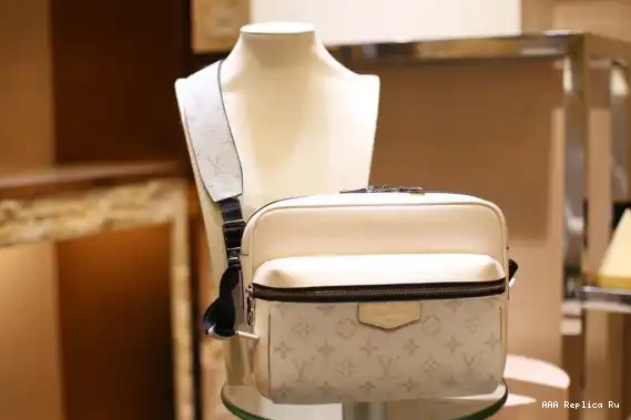AAA Replica Ru Louis Messenger Vuitton 0624
